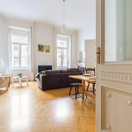 Bourgeois Elegance In The Heart Of Budapest Eksteriør bilde